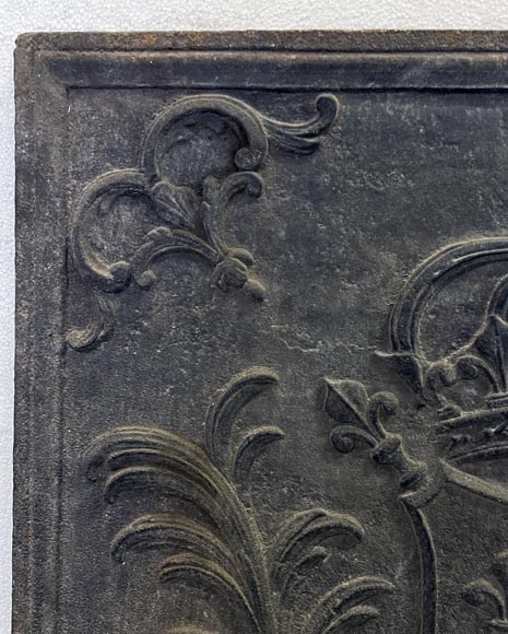 Plaque de cheminée carrée aux fleurs de lys et emblèmes monarchiques Plaque de cheminée carrée aux fleurs de lys et emblèmes monarchiques-2