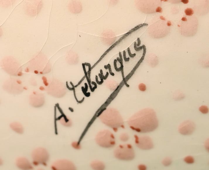 Le vase au Ara royal peint par Albert-Léon LEBARQUE et sa sellette d’origine. Le vase au Ara royal peint par Albert-Léon LEBARQUE et sa sellette d’origine.-17