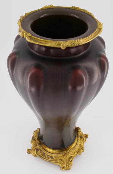 Eugène BAUDIN (att. à), Paire de vases en grès à monture de bronze doré Eugène BAUDIN (att. à), Paire de vases en grès à monture de bronze doré-4