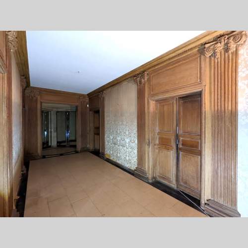 Boiserie de pilastres en chêne sculpté, XVIIIe siècle