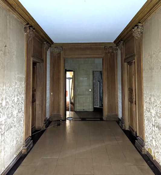 Boiserie de pilastres en chêne sculpté, XVIIIe siècle Boiserie de pilastres en chêne sculpté, XVIIIe siècle-2