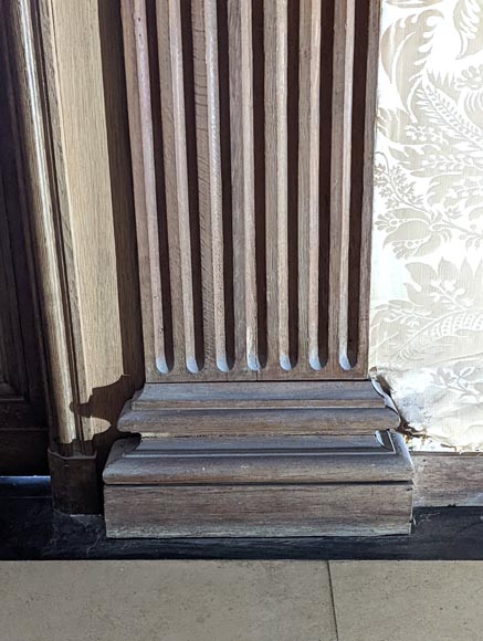 Boiserie de pilastres en chêne sculpté, XVIIIe siècle Boiserie de pilastres en chêne sculpté, XVIIIe siècle-7