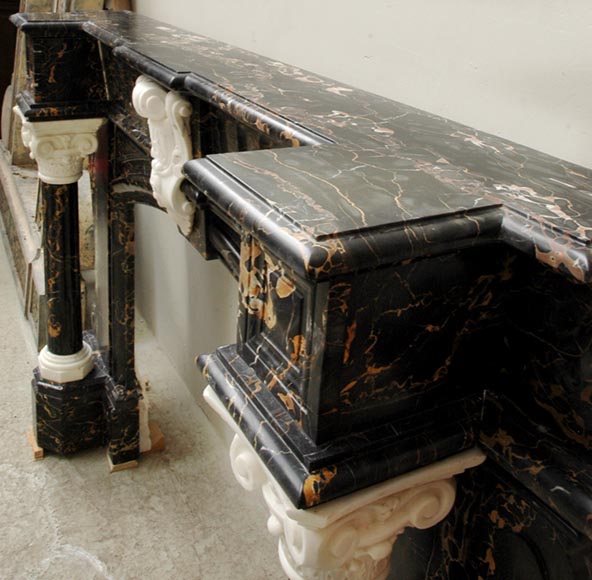 Cheminée Napoléon III en marbres Portor et Statuaire de Carrare à colonnes corinthiennes Cheminée Napoléon III en marbres Portor et Statuaire de Carrare à colonnes corinthiennes-11