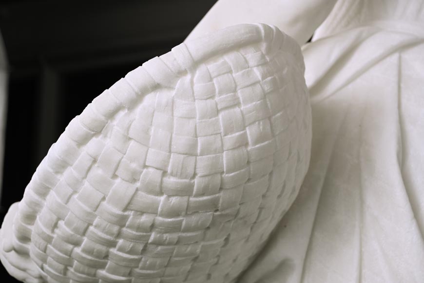 Femme aux oiseaux, probablement Vittorio Caradossi, marbre, 1887, Florence Femme aux oiseaux, probablement Vittorio Caradossi, marbre, 1887, Florence-6