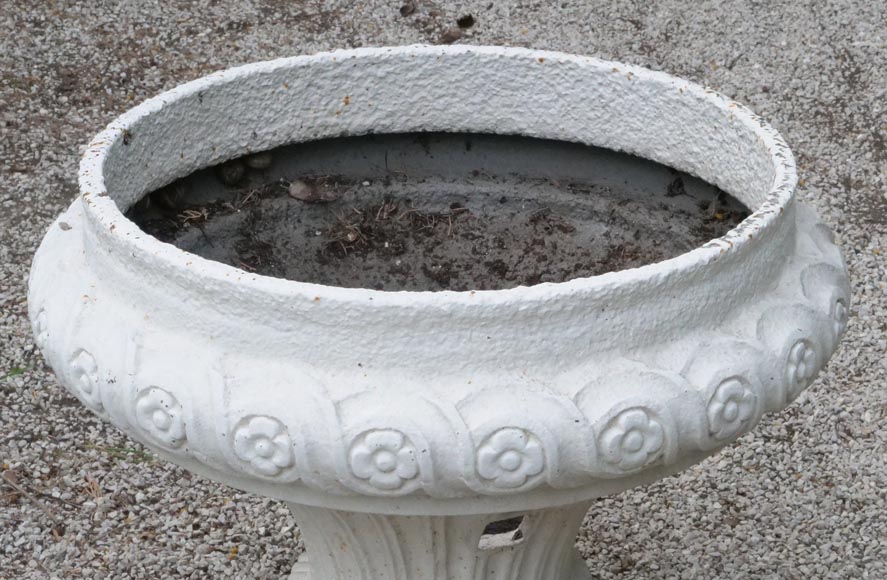 Vase de style Louis XVI à décor de cordage et de fleurs Vase de style Louis XVI à décor de cordage et de fleurs-2