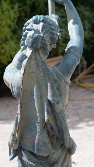 Paire de lampadaires en fonte en forme de femmes drapées Paire de lampadaires en fonte en forme de femmes drapées-7