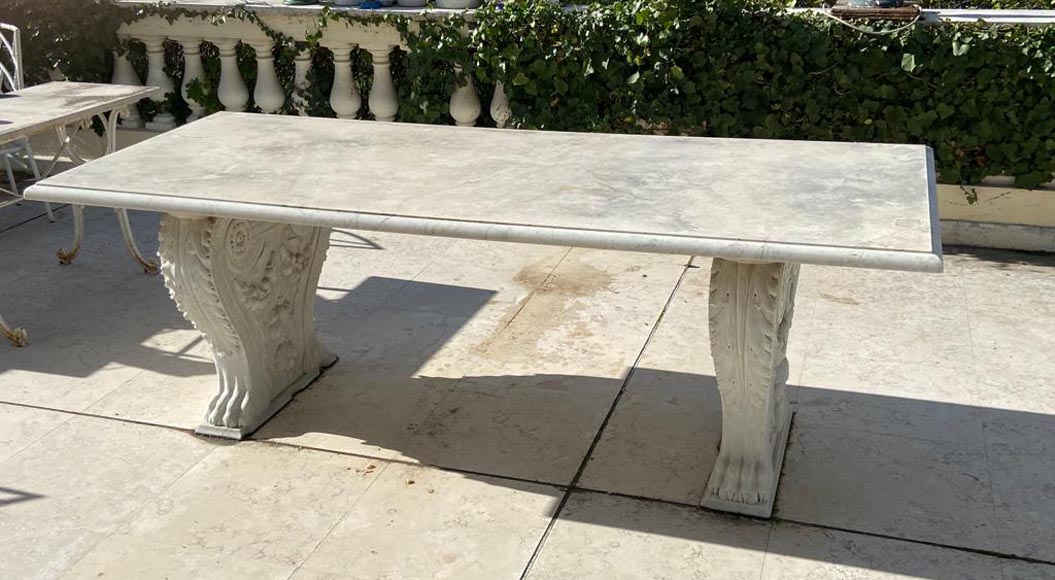 Table à piétement néoclassique du XIXe, plateau postérieur Table à piétement néoclassique du XIXe, plateau postérieur-2