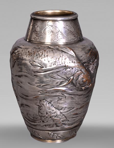 Ernest CARRIÈRE pour CHRISTOFLE – Vase ovoïde japonisant « Algues et poissons » en métal argenté Ernest CARRIÈRE pour CHRISTOFLE – Vase ovoïde japonisant « Algues et poissons » en métal argenté-0