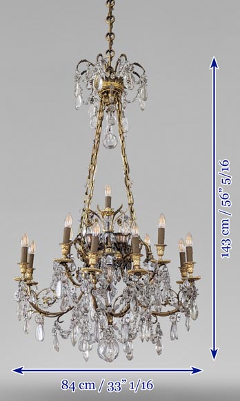Lustre de style Louis XVI en bronze doré et cristaux orné de têtes de béliers Lustre de style Louis XVI en bronze doré et cristaux orné de têtes de béliers-17