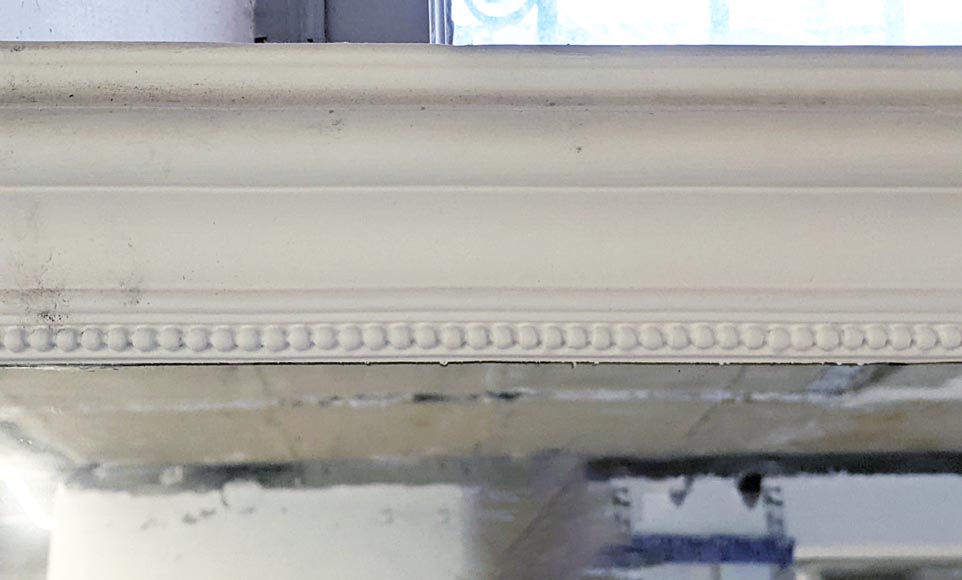 Trumeau de style Louis XVI à la frise de perle et aux coins arrondis Trumeau de style Louis XVI à la frise de perle et aux coins arrondis-1