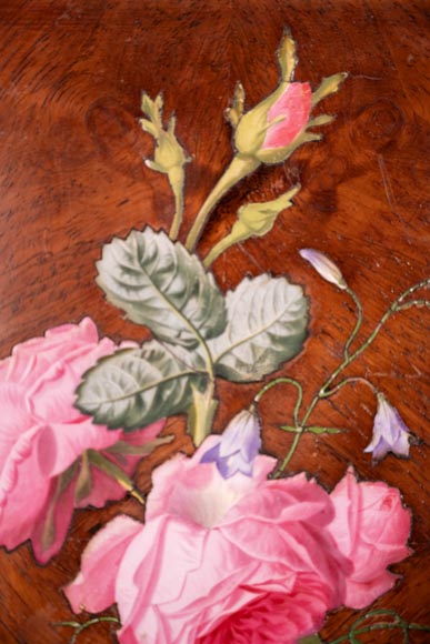 De roses et de campanules, le précieux panneau en marqueterie de porcelaine de Julien-Nicolas RIVART De roses et de campanules, le précieux panneau en marqueterie de porcelaine de Julien-Nicolas RIVART-2