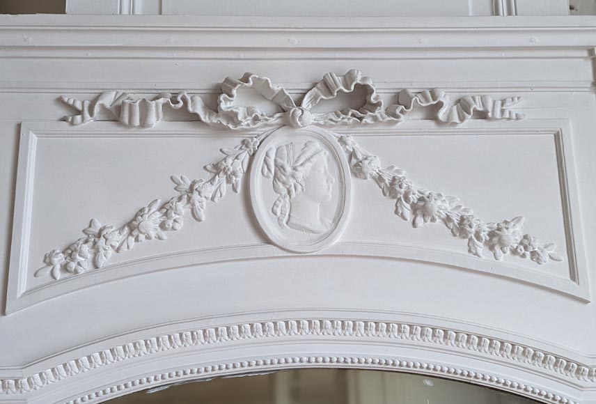 Trumeau de style Louis XVI à décor d'un profil de femme Trumeau de style Louis XVI à décor d'un profil de femme-1