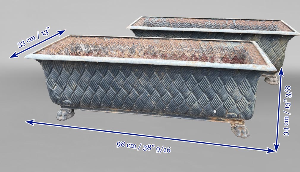 Paire de belles jardinières en fonte au motif tressé et pattes de lion Paire de belles jardinières en fonte au motif tressé et pattes de lion-7