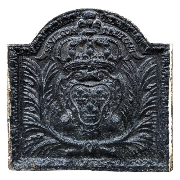 Plaque de cheminée aux armes de France et ornée de la devise « Seul contre tous » Plaque de cheminée aux armes de France et ornée de la devise « Seul contre tous »-0
