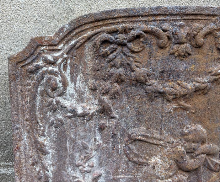 Plaque de cheminée du XIXe siècle de style Louis XV à Plaque de cheminée du XIXe siècle de style Louis XV à