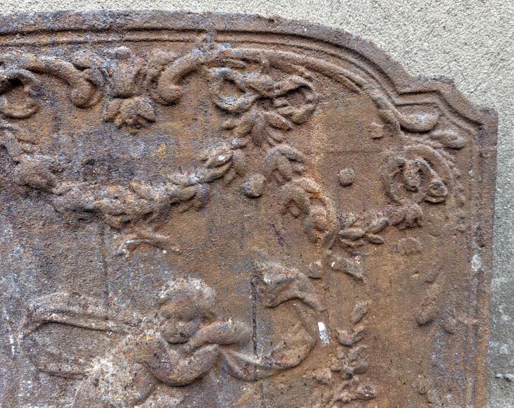 Plaque de cheminée du XIXe siècle de style Louis XV à Plaque de cheminée du XIXe siècle de style Louis XV à