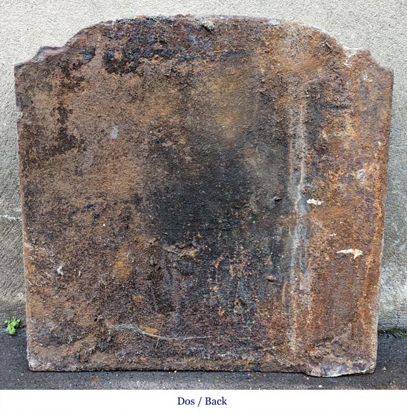 Plaque de cheminée du XIXe siècle de style Louis XV à Plaque de cheminée du XIXe siècle de style Louis XV à