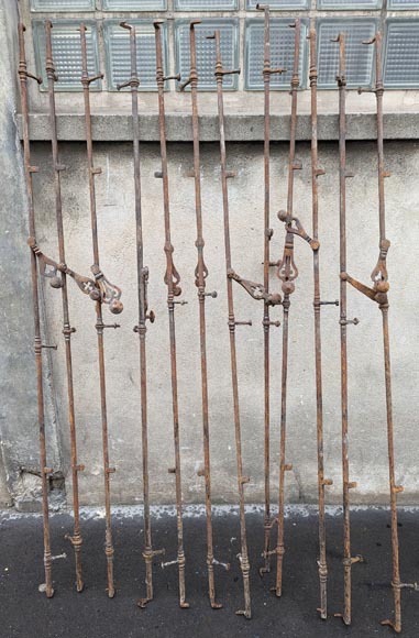 Ensemble de crémones en fonte, style Louis XV,   Ensemble de crémones en fonte, style Louis XV, -0