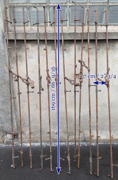 Ensemble de crémones en fonte, style Louis XV,   Ensemble de crémones en fonte, style Louis XV, -5