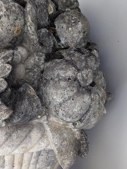 Importante paire de paniers de fruits en pierre sculpté Importante paire de paniers de fruits en pierre sculpté-6