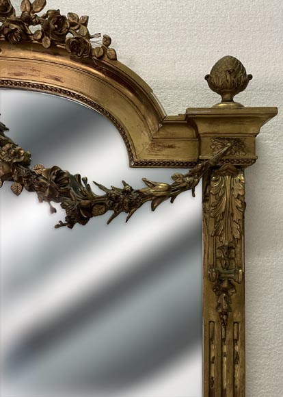 Trumeau doré de style Napoléon III aux pilastres et orné de guirlandes de fleurs Trumeau doré de style Napoléon III aux pilastres et orné de guirlandes de fleurs-5