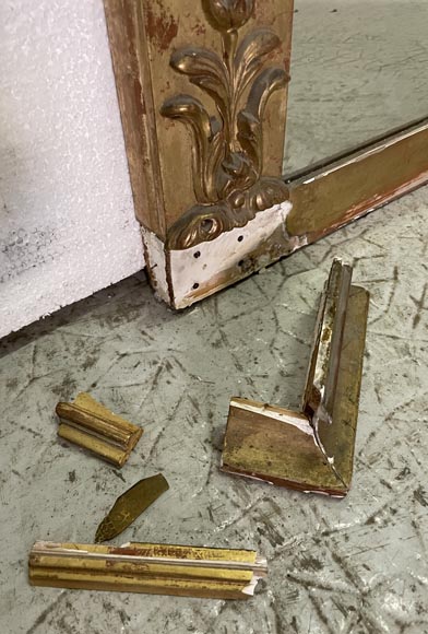 Trumeau doré de style Napoléon III aux pilastres et orné de guirlandes de fleurs Trumeau doré de style Napoléon III aux pilastres et orné de guirlandes de fleurs-9