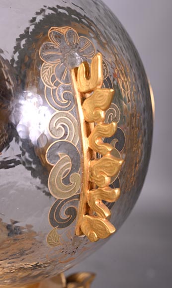 L’Escalier de CRISTAL, Pendule japonisante en verre en forme de boule émergeant d’une fleur de lotus L’Escalier de CRISTAL, Pendule japonisante en verre en forme de boule émergeant d’une fleur de lotus-9