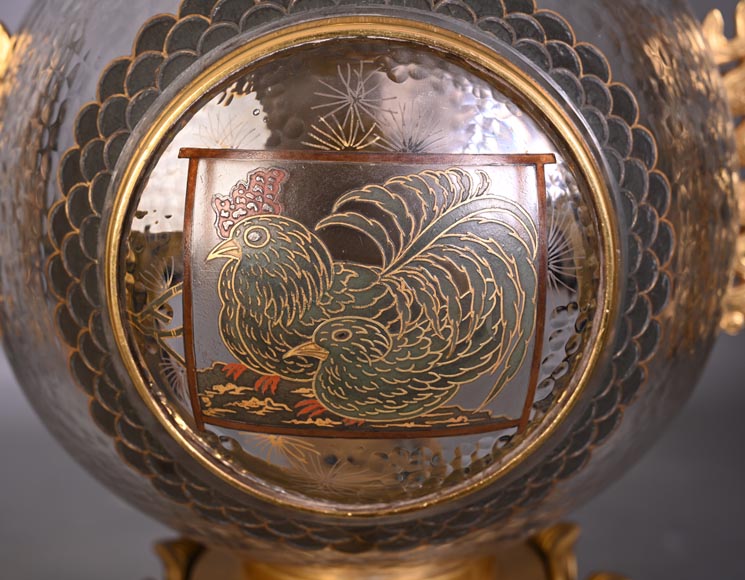 L’Escalier de CRISTAL, Pendule japonisante en verre en forme de boule émergeant d’une fleur de lotus L’Escalier de CRISTAL, Pendule japonisante en verre en forme de boule émergeant d’une fleur de lotus-11