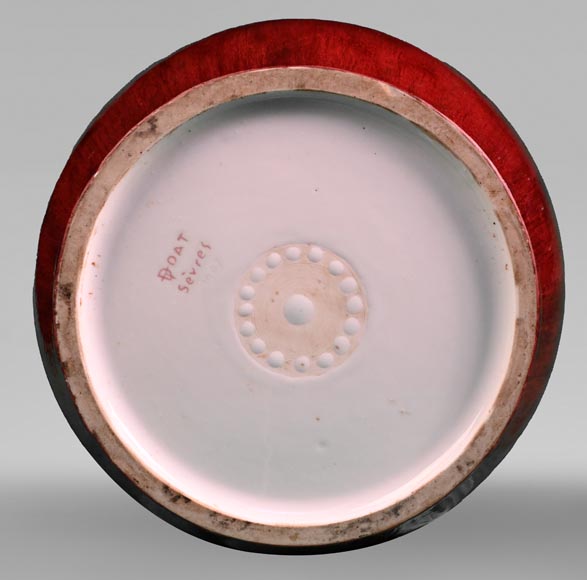 Taxil DOAT pour la manufacture de SÈVRES, Jardinière en porcelaine émaillée rouge sang de bœuf, 1907 Taxil DOAT pour la manufacture de SÈVRES, Jardinière en porcelaine émaillée rouge sang de bœuf, 1907-5