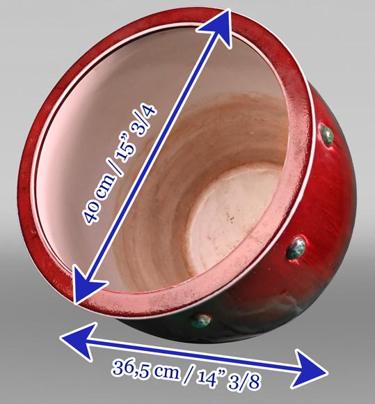 Taxil DOAT pour la manufacture de SÈVRES, Jardinière en porcelaine émaillée rouge sang de bœuf, 1907 Taxil DOAT pour la manufacture de SÈVRES, Jardinière en porcelaine émaillée rouge sang de bœuf, 1907-9