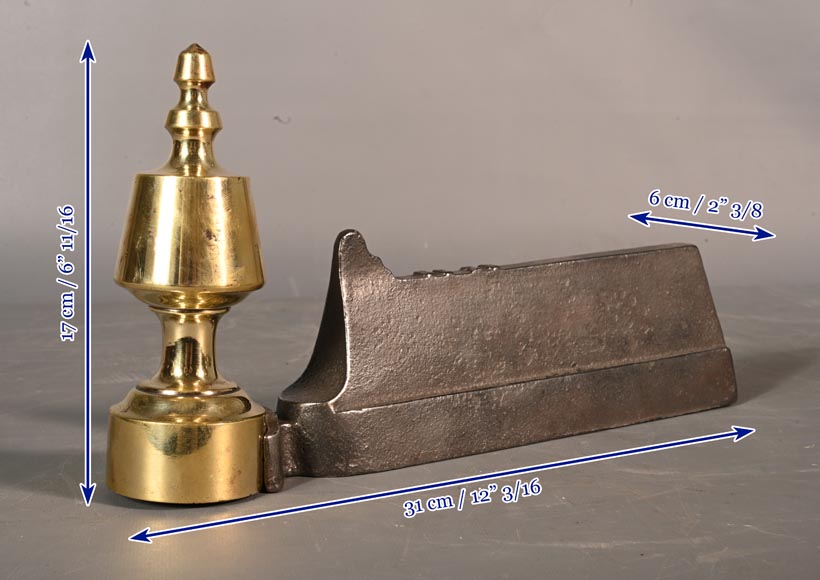 Paire de chenêts en fonte et bronze poli Paire de chenêts en fonte et bronze poli-4