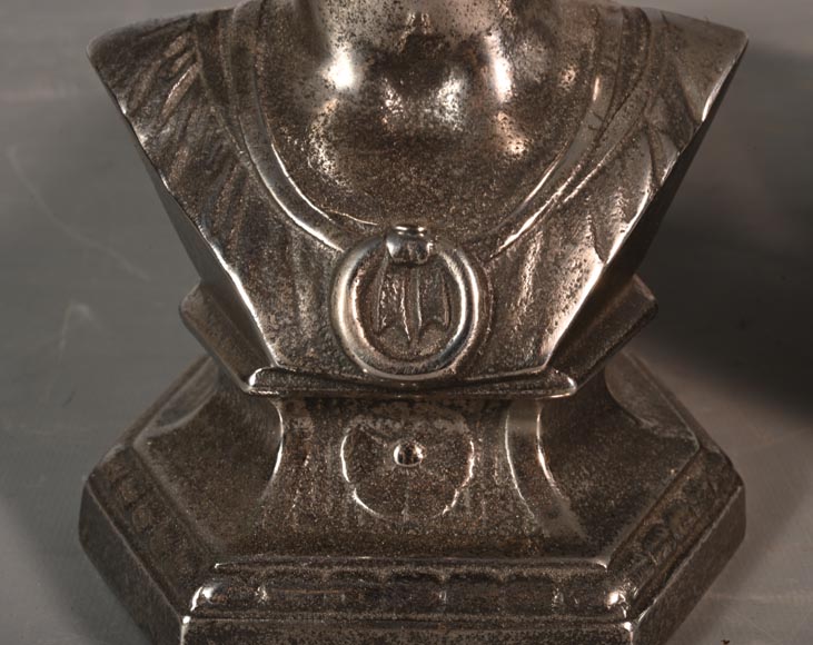 Paire de chenets aux bustes d'enfant Paire de chenets aux bustes d'enfant-5