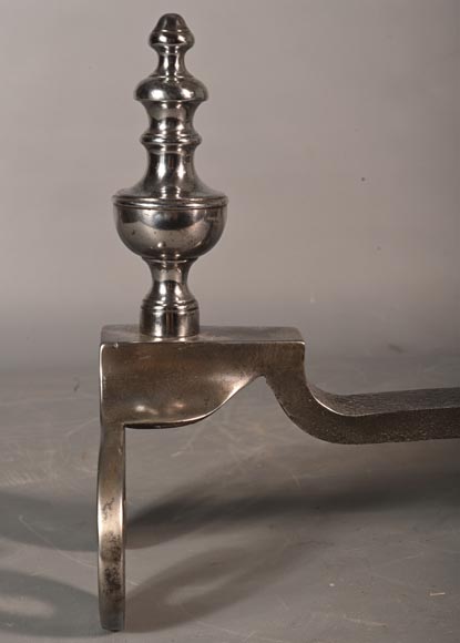 Paire de chenêts en bronze poli, XIXe siècle Paire de chenêts en bronze poli, XIXe siècle-2