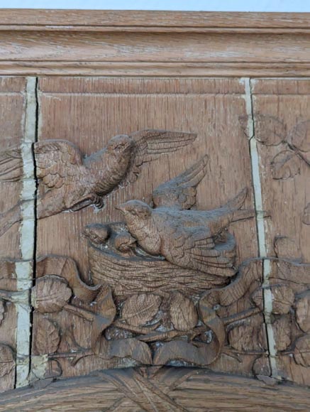 Trumeau de style Louis XVI en chêne sculpté orné d'un nid d'oiseau encadré d'un décor floral Trumeau de style Louis XVI en chêne sculpté orné d'un nid d'oiseau encadré d'un décor floral-2
