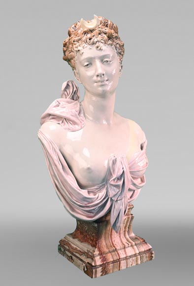 Louis-Robert CARRIER-BELLEUSE pour la faïencerie de CHOISY-LE-ROY, Buste de Diane, vers 1900 Louis-Robert CARRIER-BELLEUSE pour la faïencerie de CHOISY-LE-ROY, Buste de Diane, vers 1900-1