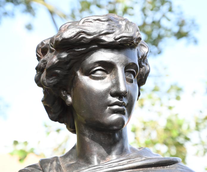 Mathurin MOREAU pour la FONDERIE DU VAL D’OSNE, “Les Quatre Saisons”, série de 4 statues en fonte représentant des allégories du printemps, de l'été, de l’automne et de l’hiver Mathurin MOREAU pour la FONDERIE DU VAL D’OSNE, “Les Quatre Saisons”, série de 4 statues en fonte représentant des allégories du printemps, de l'été, de l’automne et de l’hiver-9