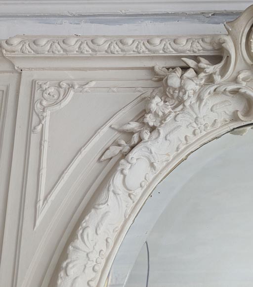 Trumeau de style Napoléon III richement décoré au miroir ovale biseauté Trumeau de style Napoléon III richement décoré au miroir ovale biseauté-4