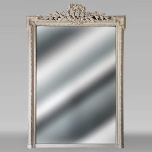 Trumeau de style Louis XVI décoré d'une double couronne de laurier