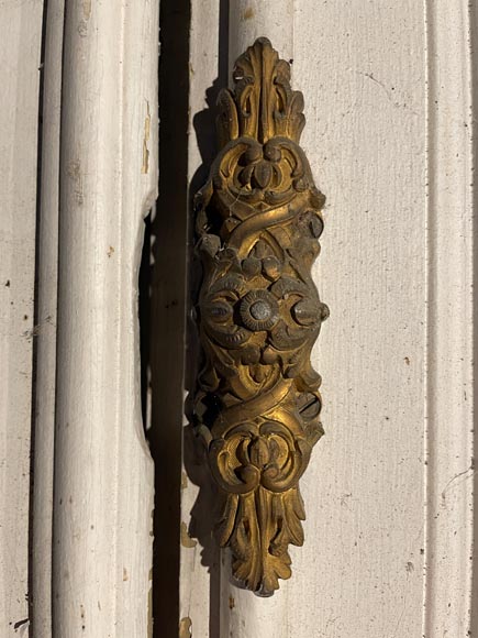 Grande porte moulurée à double battant avec serrure Napoléon III dorée Grande porte moulurée à double battant avec serrure Napoléon III dorée-1