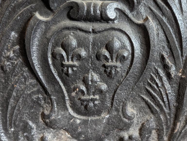 Plaque de cheminée aux Armes de France du XVIIIe siècle Plaque de cheminée aux Armes de France du XVIIIe siècle-1