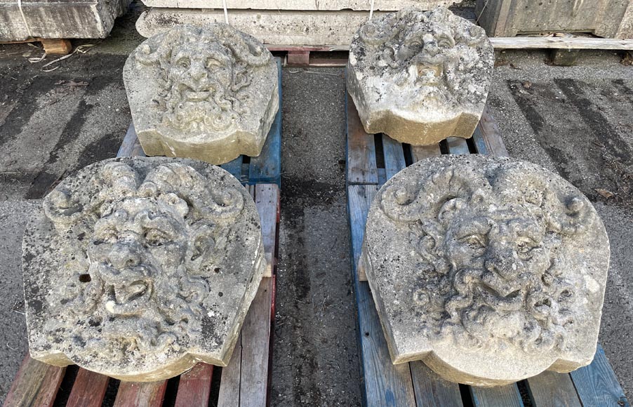 Ensemble de quatre médaillons en pierre sculptée représentant des visages de satyres Ensemble de quatre médaillons en pierre sculptée représentant des visages de satyres-6