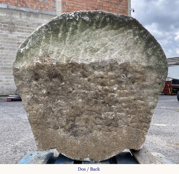 Ensemble de quatre médaillons en pierre sculptée représentant des visages de satyres Ensemble de quatre médaillons en pierre sculptée représentant des visages de satyres-9