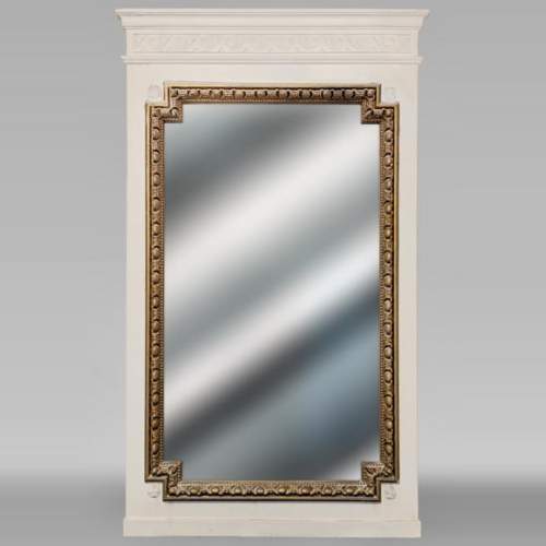 Trumeau de style Louis XVI orné d’une frise d’oves