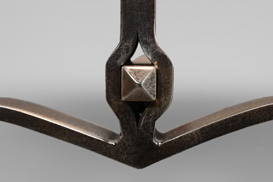 Paire de chenets aux pieds en volutes Paire de chenets aux pieds en volutes-5