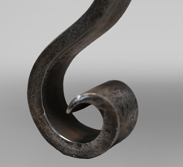 Paire de chenets aux pieds en volutes Paire de chenets aux pieds en volutes-6