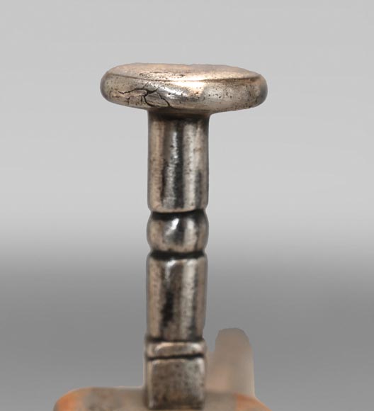 Paire de chenets aux volutes symétriques Paire de chenets aux volutes symétriques-3