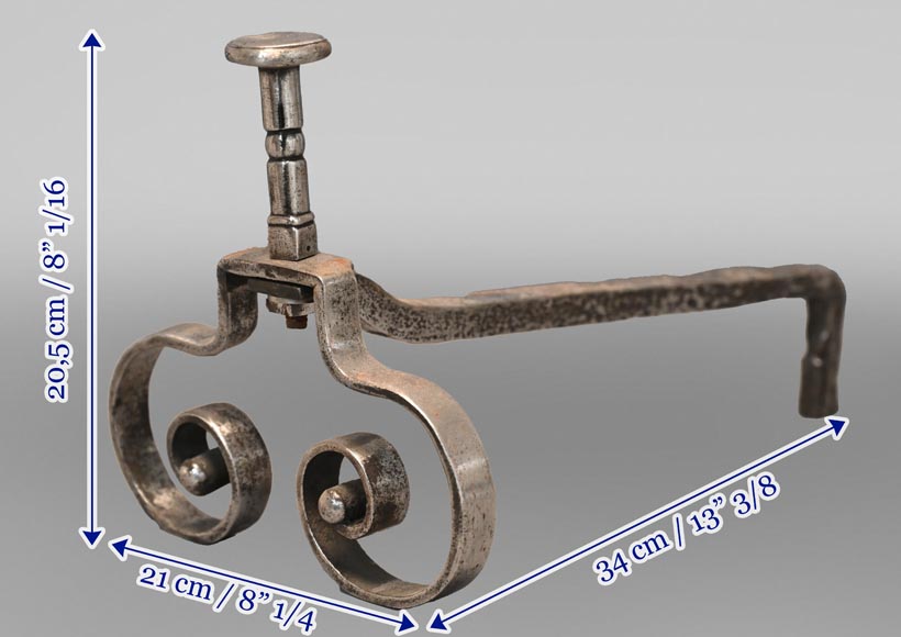 Paire de chenets aux volutes symétriques Paire de chenets aux volutes symétriques-5