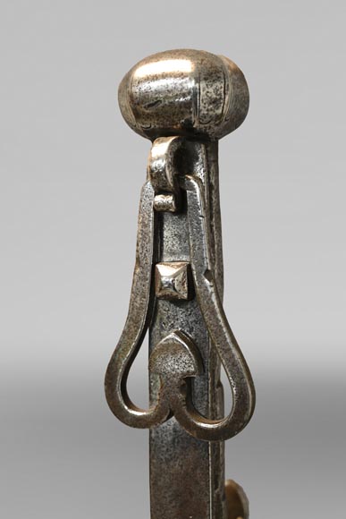 Paire de hauts chenets aux cœurs renversés Paire de hauts chenets aux cœurs renversés-3