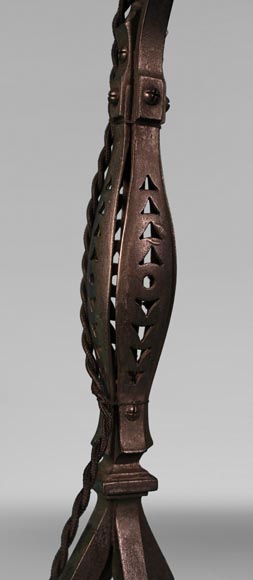 DAUM, Émile ROBERT (attribué à), Lampe en fer forgé délicatement ajouré et verre, vers 1900 DAUM, Émile ROBERT (attribué à), Lampe en fer forgé délicatement ajouré et verre, vers 1900-8