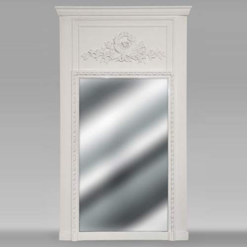 Trumeau de style Louis XVI décoré d'une couronne de laurier